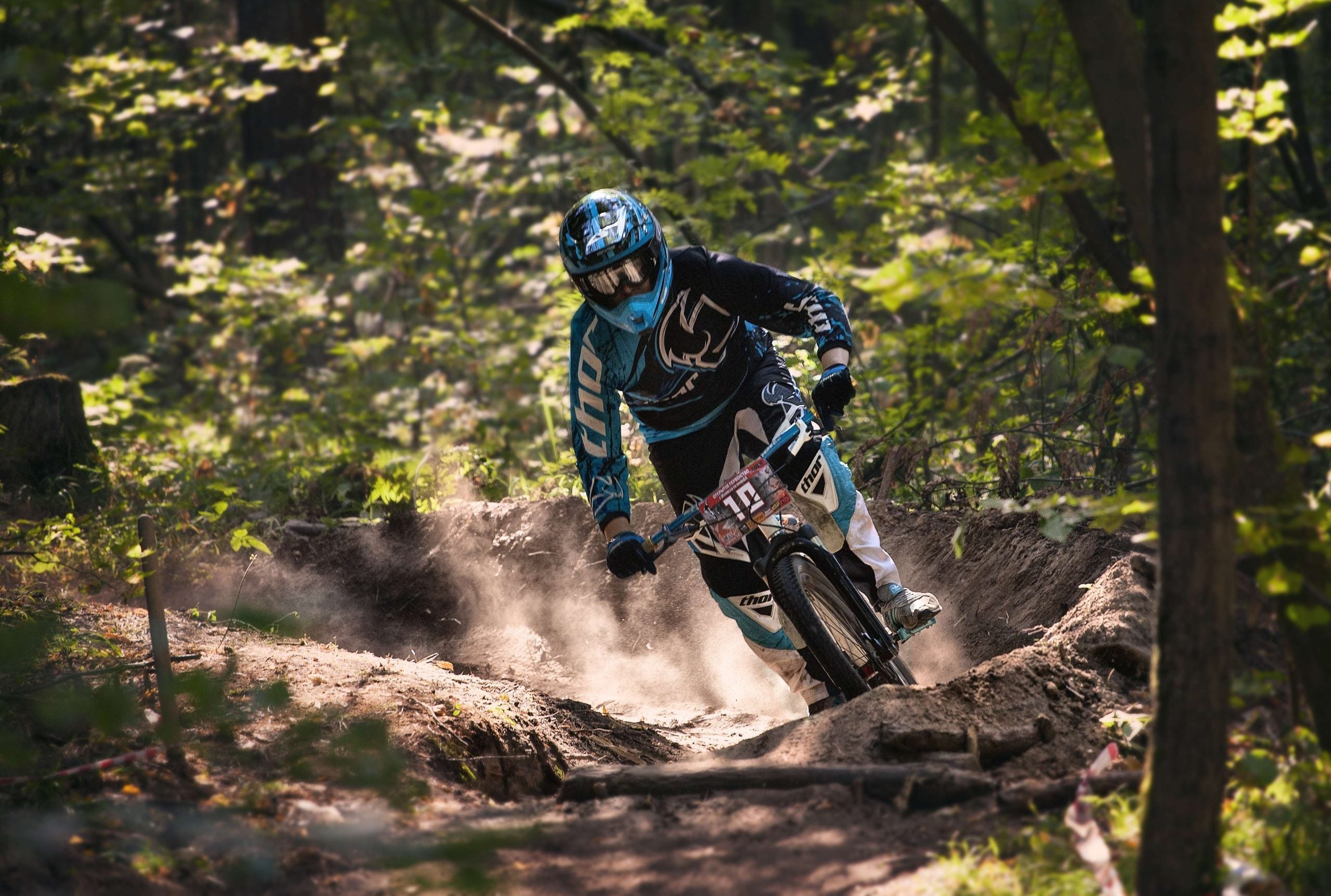 All the gear, no idea? Choosing the best downhill mountain bike gear for you